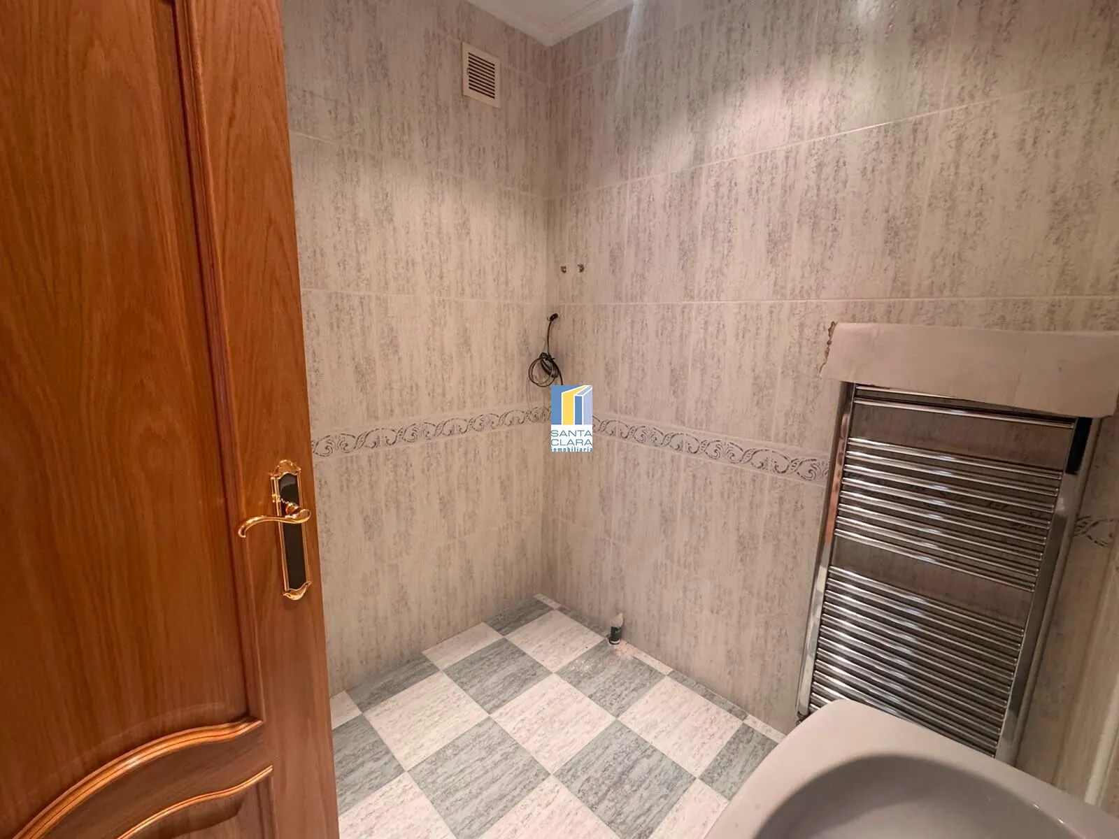 CHALET PAREADO EN VENTA CON 4 DORMITORIOS, GARAJE, JARDÍN Y BODEGA EN ZONA LAS VEGAS, ZAMORA. - Inmobiliaria Santa Clara en Zamora - Miniatura 25