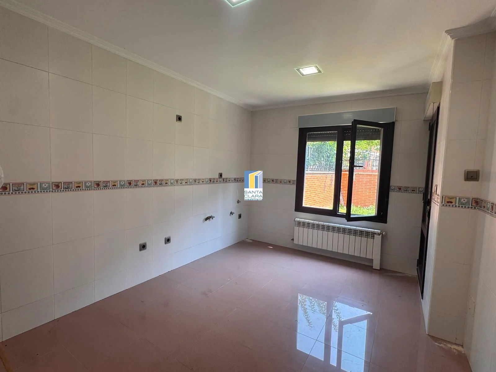 CHALET PAREADO EN VENTA CON 4 DORMITORIOS, GARAJE, JARDÍN Y BODEGA EN ZONA LAS VEGAS, ZAMORA. - Inmobiliaria Santa Clara en Zamora - Miniatura 27