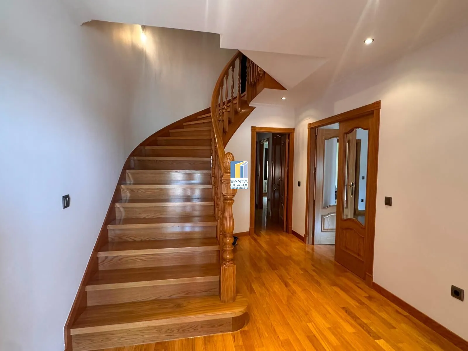CHALET PAREADO EN VENTA CON 4 DORMITORIOS, GARAJE, JARDÍN Y BODEGA EN ZONA LAS VEGAS, ZAMORA. - Inmobiliaria Santa Clara en Zamora - Miniatura 28