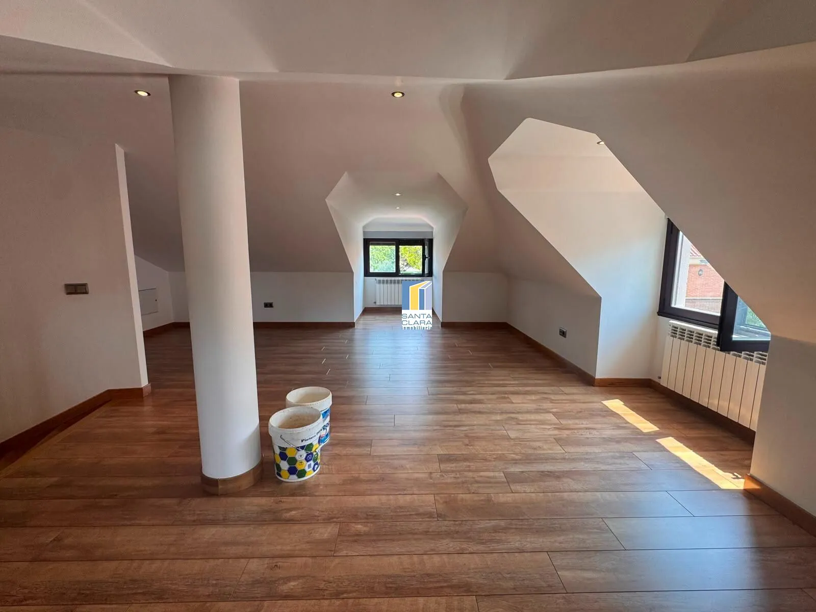 CHALET PAREADO EN VENTA CON 4 DORMITORIOS, GARAJE, JARDÍN Y BODEGA EN ZONA LAS VEGAS, ZAMORA. - Inmobiliaria Santa Clara en Zamora - Miniatura 34