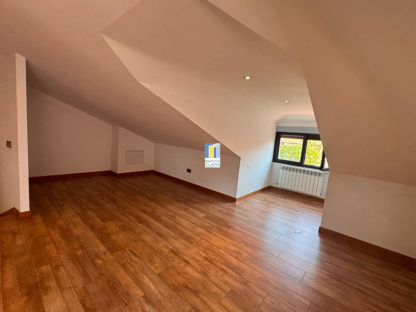 CHALET PAREADO EN VENTA CON 4 DORMITORIOS, GARAJE, JARDÍN Y BODEGA EN ZONA LAS VEGAS, ZAMORA. - Inmobiliaria Santa Clara en Zamora - Miniatura 37