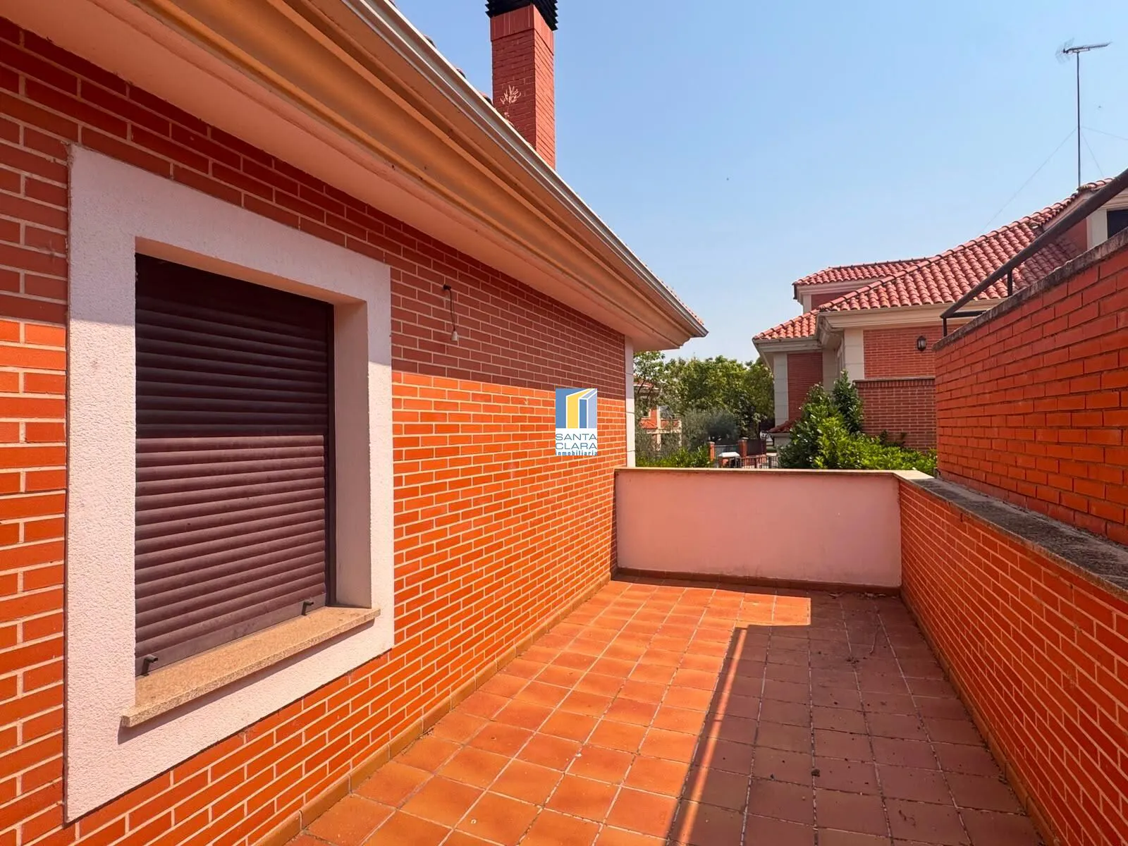 CHALET PAREADO EN VENTA CON 4 DORMITORIOS, GARAJE, JARDÍN Y BODEGA EN ZONA LAS VEGAS, ZAMORA. - Inmobiliaria Santa Clara en Zamora - Miniatura 6