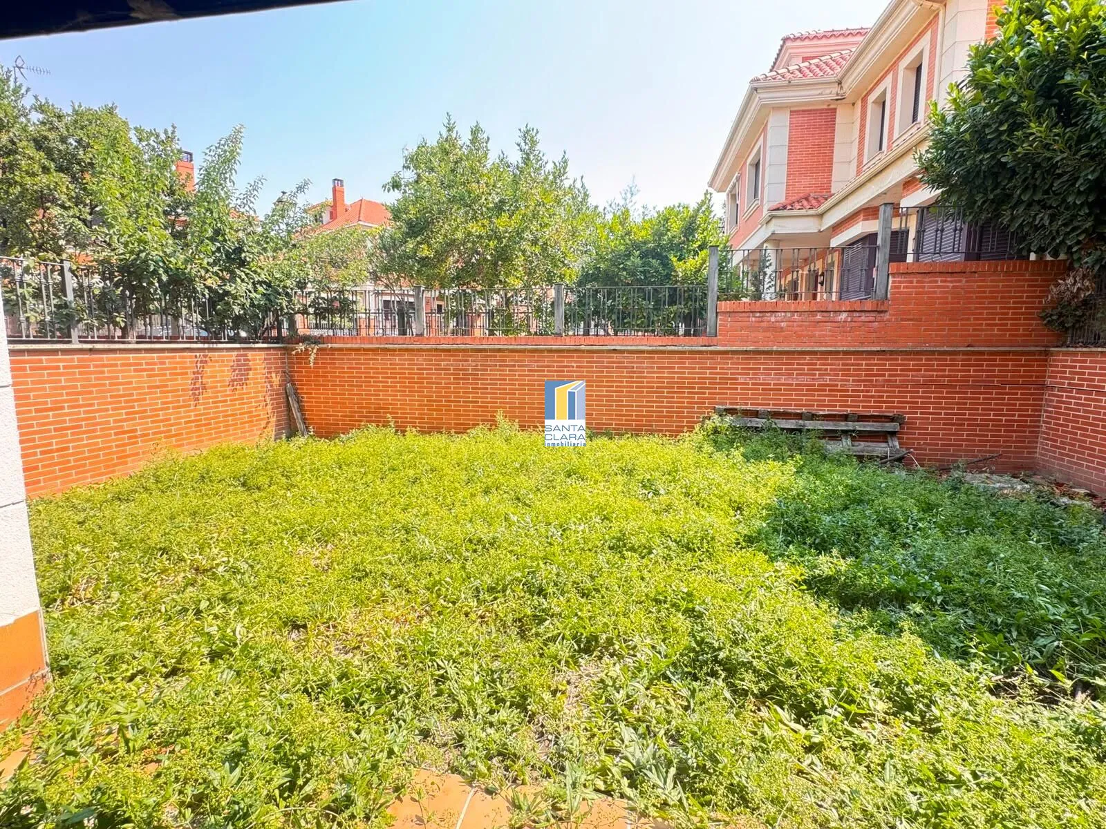 CHALET PAREADO EN VENTA CON 4 DORMITORIOS, GARAJE, JARDÍN Y BODEGA EN ZONA LAS VEGAS, ZAMORA. - Inmobiliaria Santa Clara en Zamora - Miniatura 9