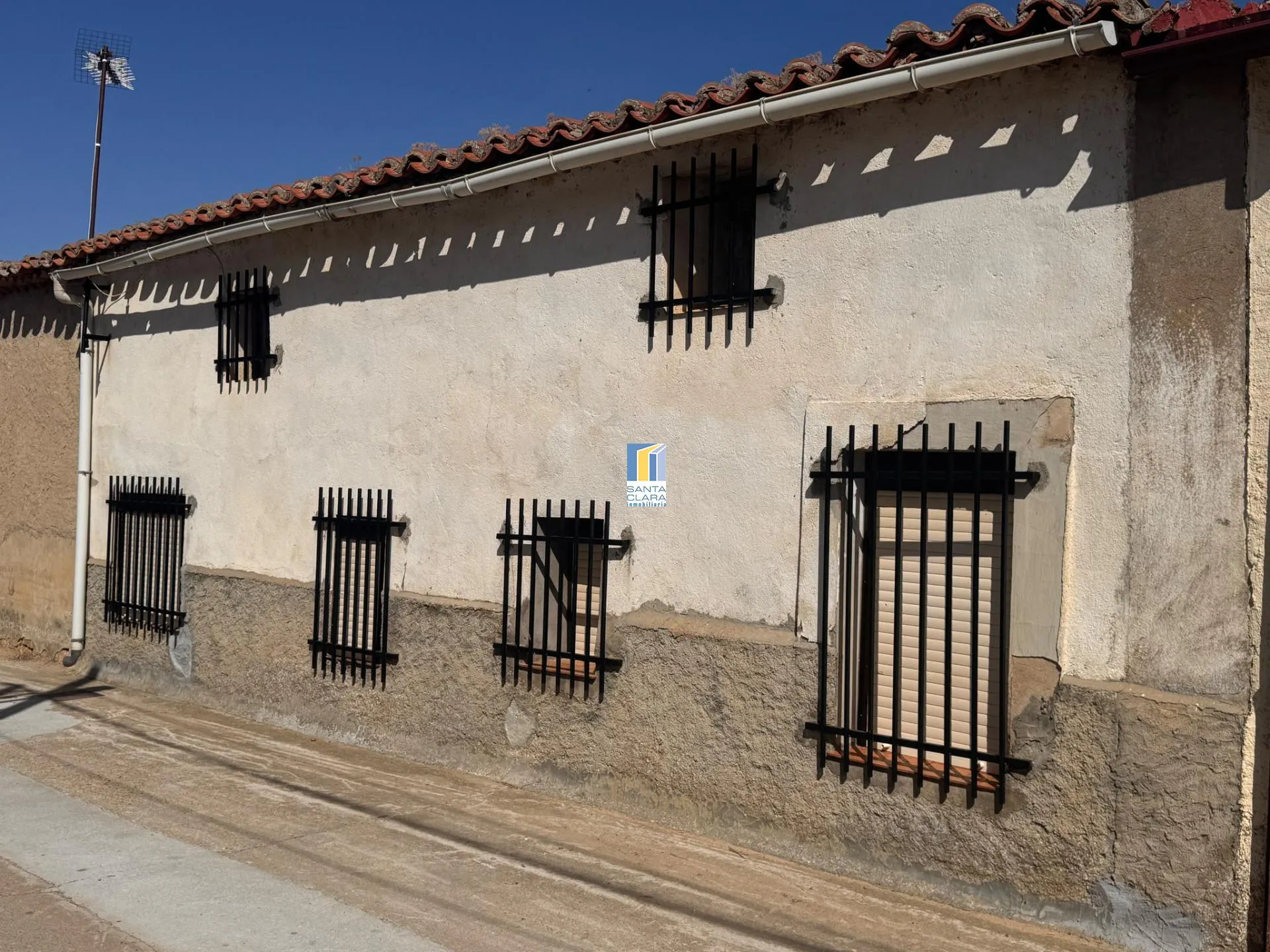 CASA EN VENTA CON 2 DORMITORIOS EN JAMBRINA (ZAMORA) - Inmobiliaria Santa Clara en Zamora - Miniatura 2