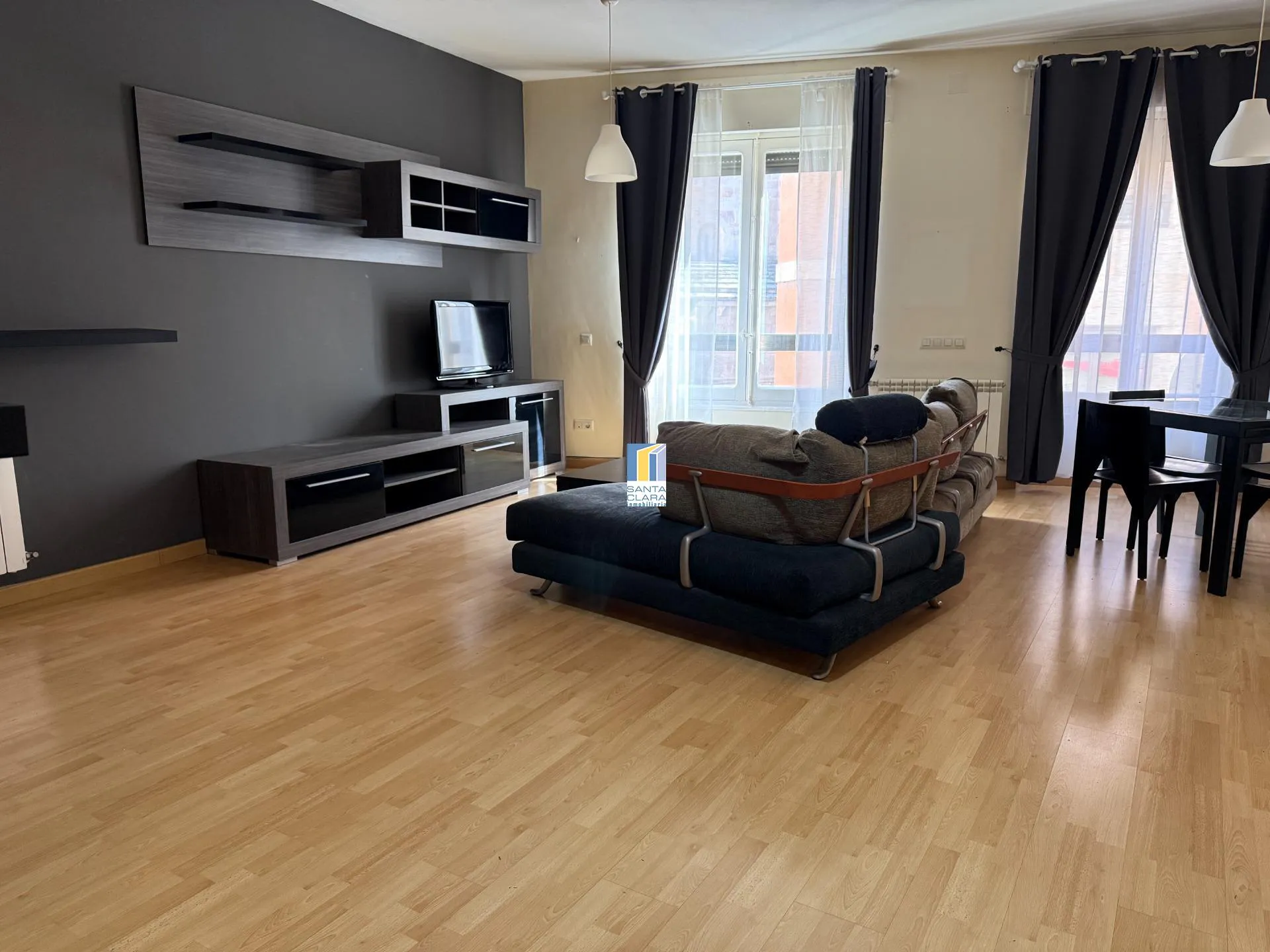 PISO EN VENTA CON 2 DORMITORIOS Y POSIBILIDAD DE PLAZA DE GARAJE EN PLENO CENTRO DE ZAMORA - Inmobiliaria Santa Clara en Zamora - Miniatura 2