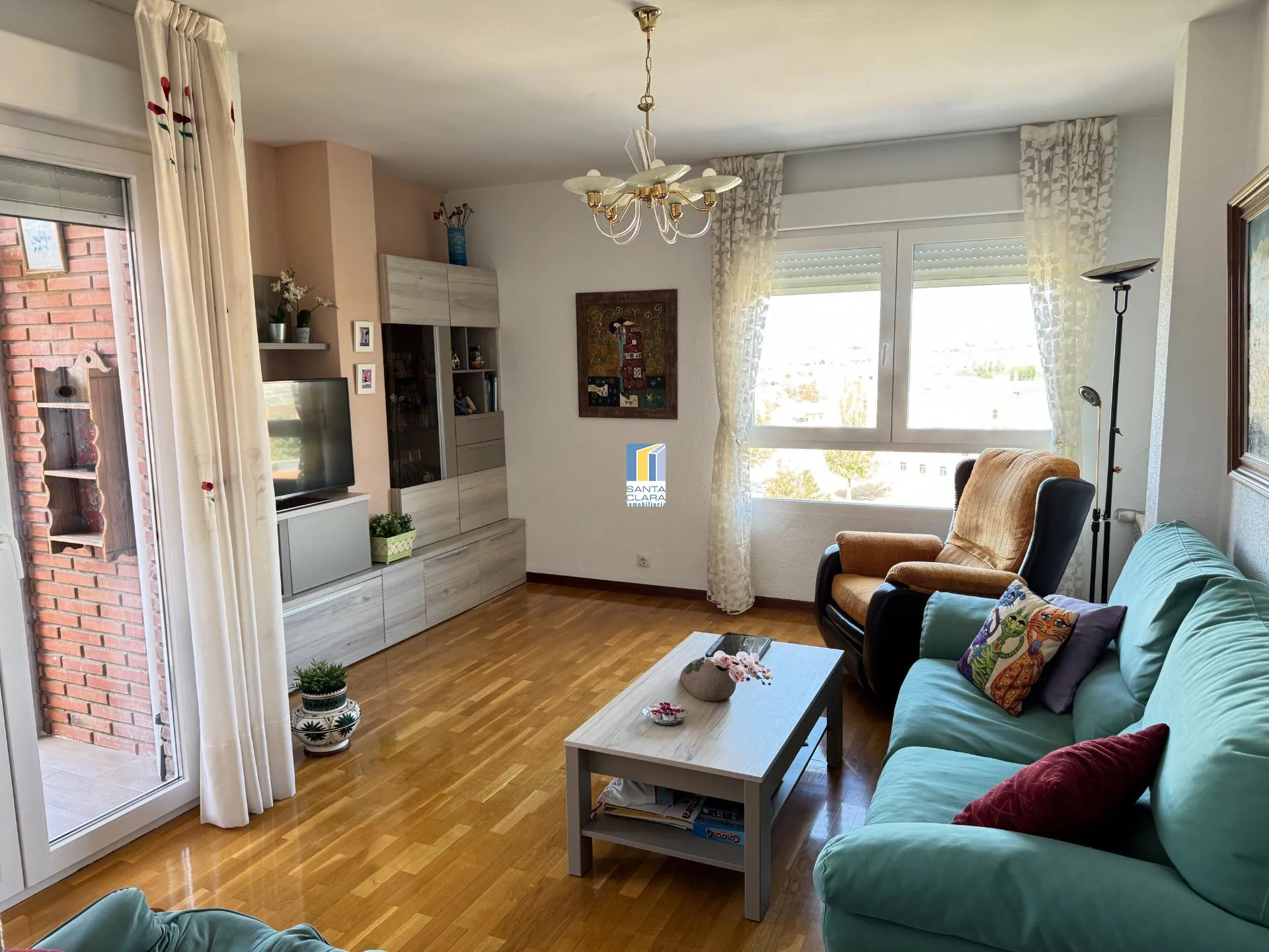 PISO EN VENTA DE 4 DORMITORIOS Y 2 BAÑOS EN ZONA LOS BLOQUES, ZAMORA. - Inmobiliaria Santa Clara en Zamora - Miniatura 3