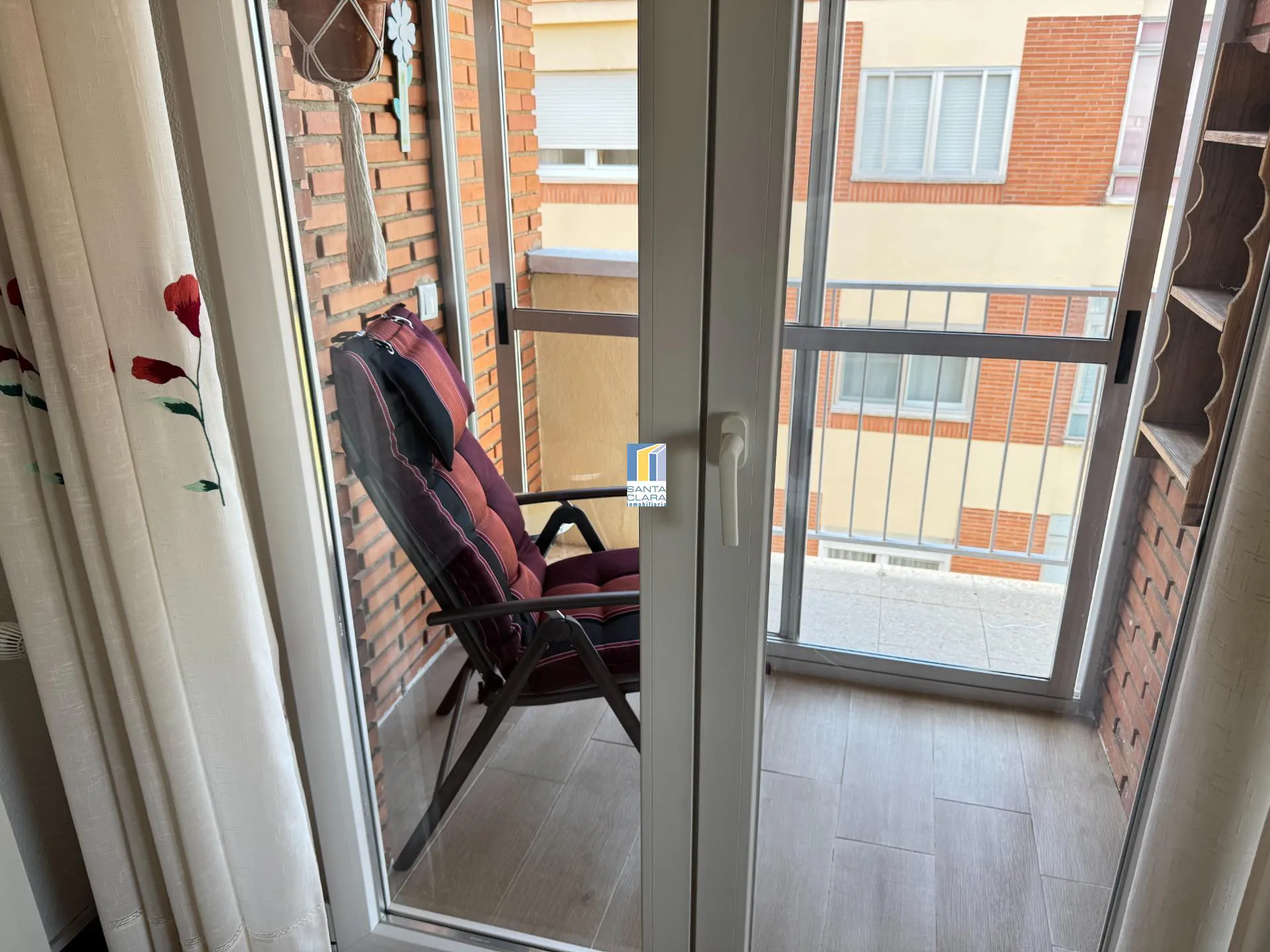 PISO EN VENTA DE 4 DORMITORIOS Y 2 BAÑOS EN ZONA LOS BLOQUES, ZAMORA. - Inmobiliaria Santa Clara en Zamora - Miniatura 5