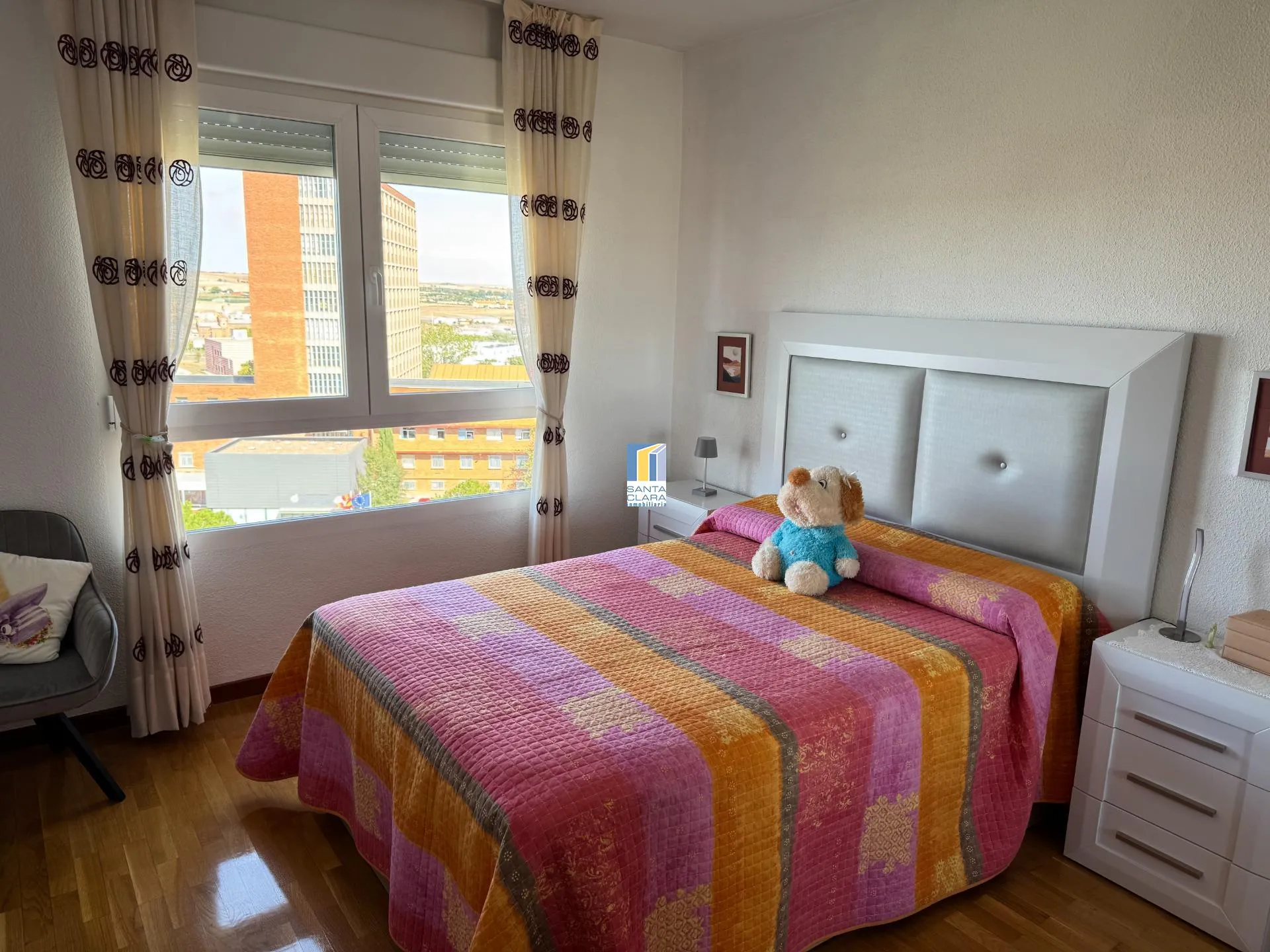PISO EN VENTA DE 4 DORMITORIOS Y 2 BAÑOS EN ZONA LOS BLOQUES, ZAMORA. - Inmobiliaria Santa Clara en Zamora - Miniatura 6