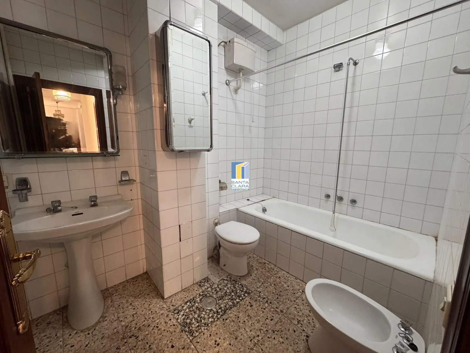 PISO EN VENTA DE 4 DORMITORIOS Y 2 BAÑOS EN ZONA TRES CRUCES, ZAMORA. - Inmobiliaria Santa Clara en Zamora - Miniatura 12