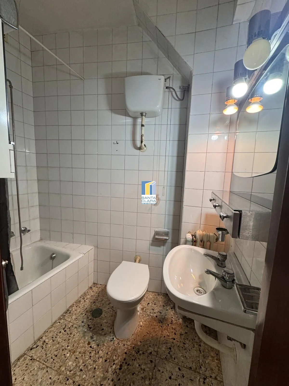 PISO EN VENTA DE 4 DORMITORIOS Y 2 BAÑOS EN ZONA TRES CRUCES, ZAMORA. - Inmobiliaria Santa Clara en Zamora - Miniatura 13