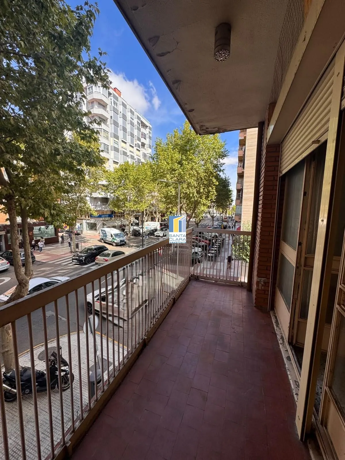 PISO EN VENTA DE 4 DORMITORIOS Y 2 BAÑOS EN ZONA TRES CRUCES, ZAMORA. - Inmobiliaria Santa Clara en Zamora - Miniatura 2