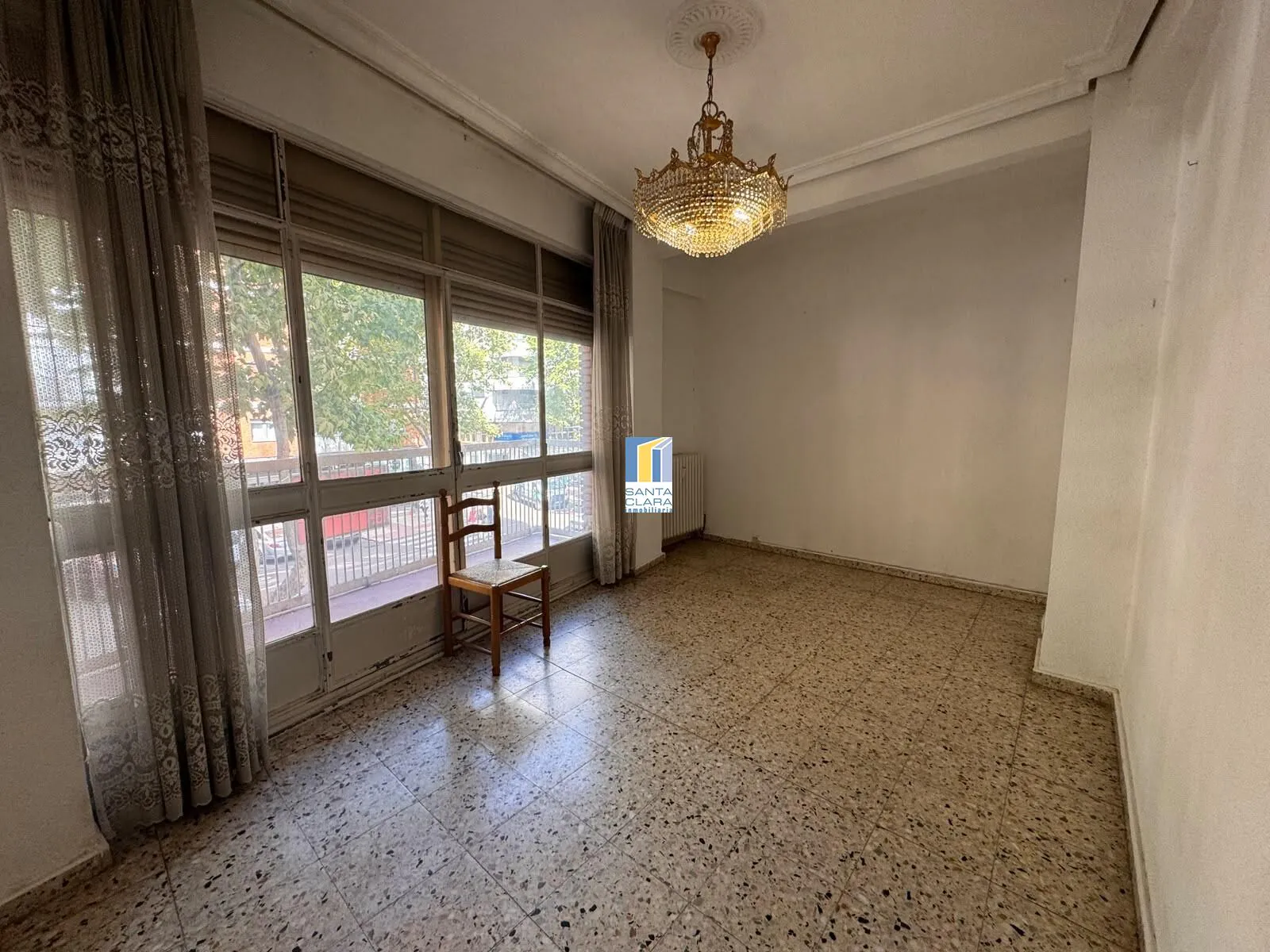 PISO EN VENTA DE 4 DORMITORIOS Y 2 BAÑOS EN ZONA TRES CRUCES, ZAMORA. - Inmobiliaria Santa Clara en Zamora - Miniatura 4