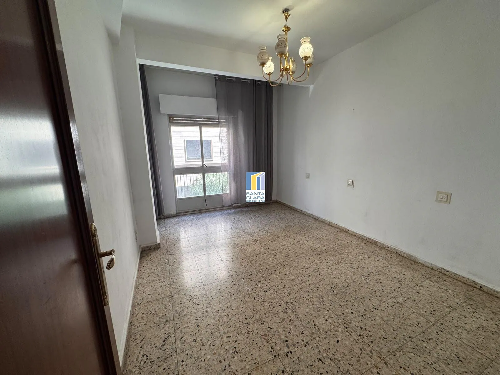 PISO EN VENTA DE 4 DORMITORIOS Y 2 BAÑOS EN ZONA TRES CRUCES, ZAMORA. - Inmobiliaria Santa Clara en Zamora - Miniatura 5