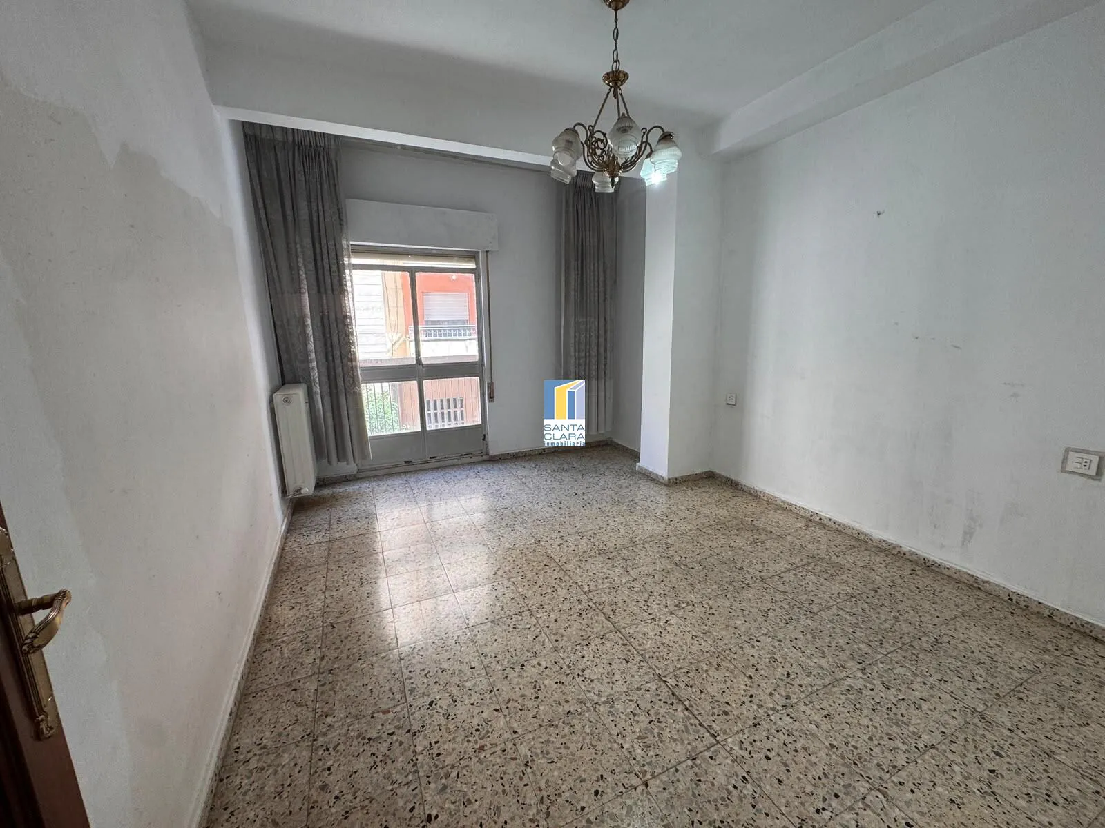 PISO EN VENTA DE 4 DORMITORIOS Y 2 BAÑOS EN ZONA TRES CRUCES, ZAMORA. - Inmobiliaria Santa Clara en Zamora - Miniatura 6