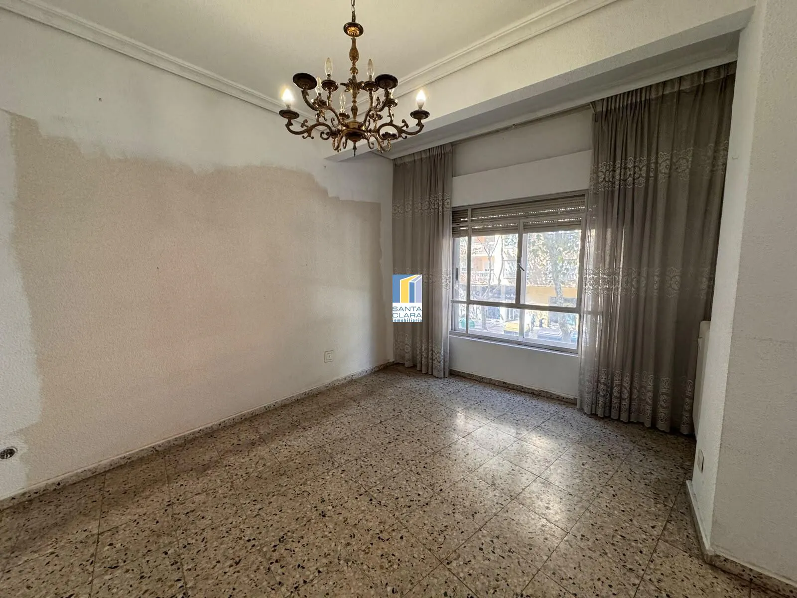 PISO EN VENTA DE 4 DORMITORIOS Y 2 BAÑOS EN ZONA TRES CRUCES, ZAMORA. - Inmobiliaria Santa Clara en Zamora - Miniatura 7
