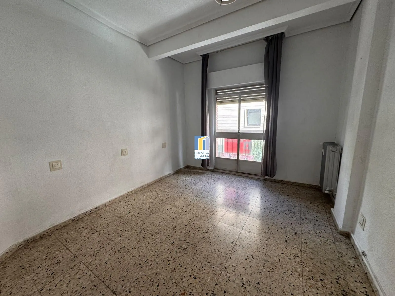 PISO EN VENTA DE 4 DORMITORIOS Y 2 BAÑOS EN ZONA TRES CRUCES, ZAMORA. - Inmobiliaria Santa Clara en Zamora - Miniatura 8