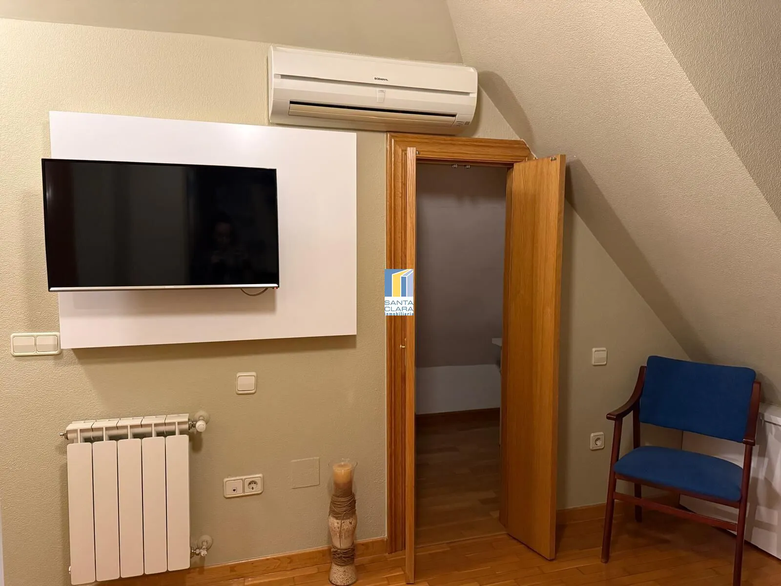 APARTAMENTO ÁTICO DÚPLEX EN ALQUILER CON UN DORMITORIO Y TRASTERO EN ZONA LOS BLOQUES (ZAMORA). - Inmobiliaria Santa Clara en Zamora - Miniatura 165