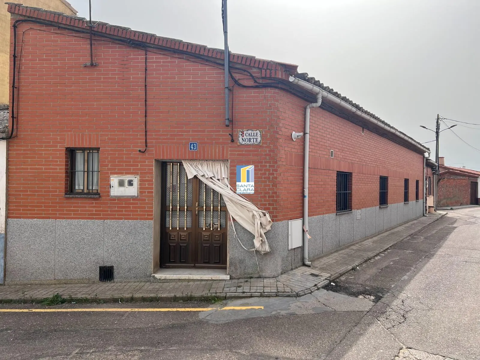 CASA EN VENTA DE 2 DORMITORIOS EN MORALEJA DEL VINO, ZAMORA. - Inmobiliaria Santa Clara en Zamora - Imagen 1