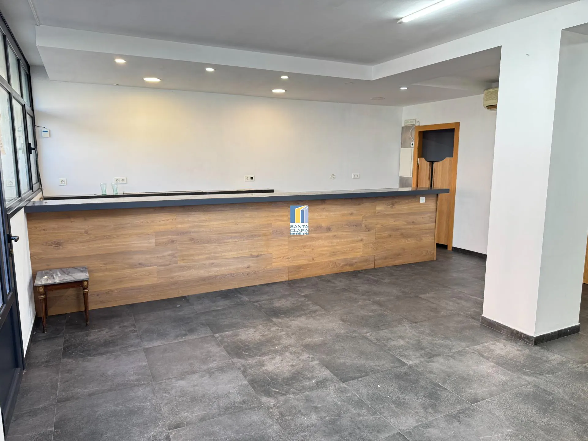 BAR EN ALQUILER CON LICENCIA AL DÍA EN ZONA LA CANDELARIA, ZAMORA. - Inmobiliaria Santa Clara en Zamora - Miniatura 2