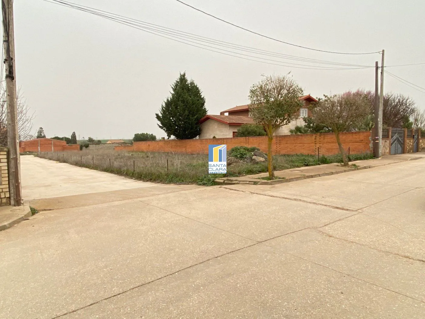 ¡GRAN OPORTUNIDAD! PARCELA URBANA EN MONTAMARTA - Inmobiliaria Santa Clara en Zamora - Imagen 1