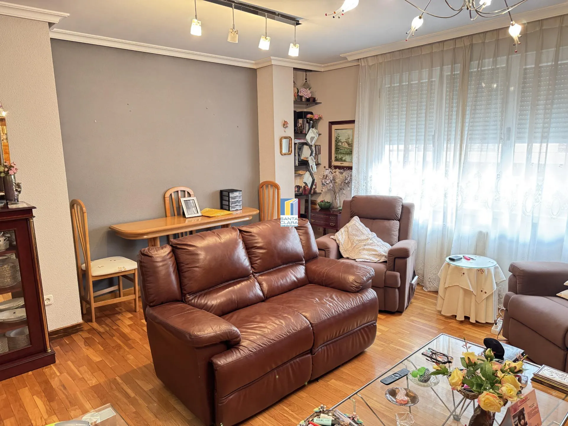 PISO EN VENTA CON 3 DORMITORIOS, 2 BAÑOS Y TRASTERO EN ZONA CANDELARIA, ZAMORA - Inmobiliaria Santa Clara en Zamora - Miniatura 2