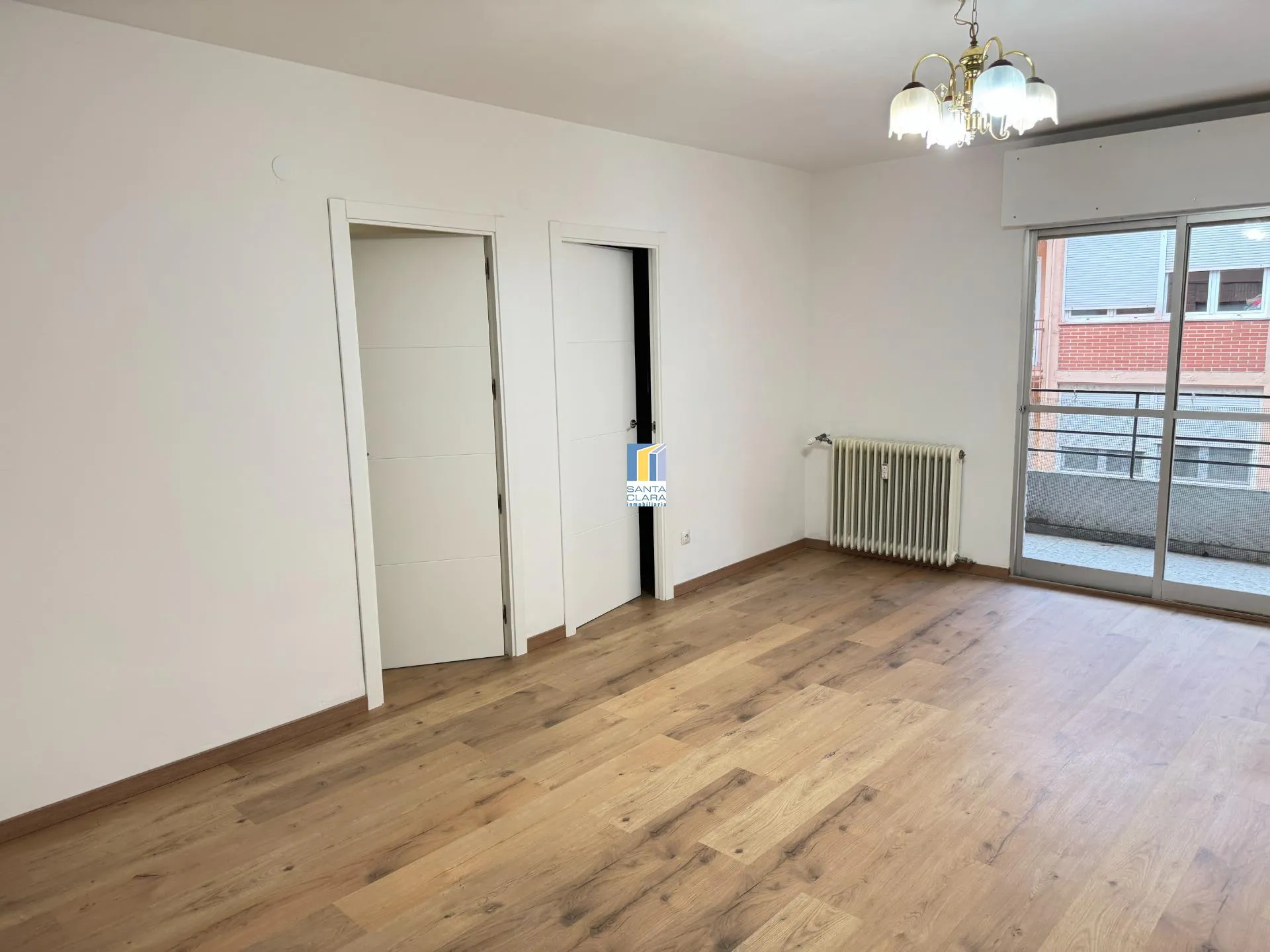 PISO EN VENTA CON 3 DORMITORIOS, TERRAZA Y GARAJE EN ZONA CANDELARIA, ZAMORA - Inmobiliaria Santa Clara en Zamora - Imagen 1