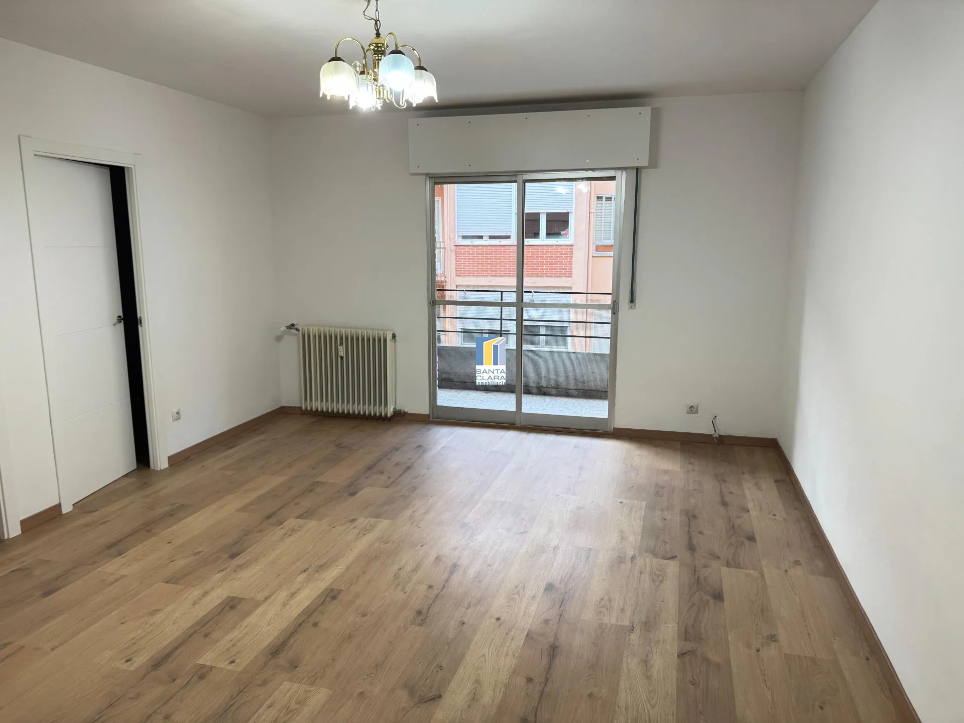 PISO EN VENTA CON 3 DORMITORIOS, TERRAZA Y GARAJE EN ZONA CANDELARIA, ZAMORA - Inmobiliaria Santa Clara en Zamora - Miniatura 2