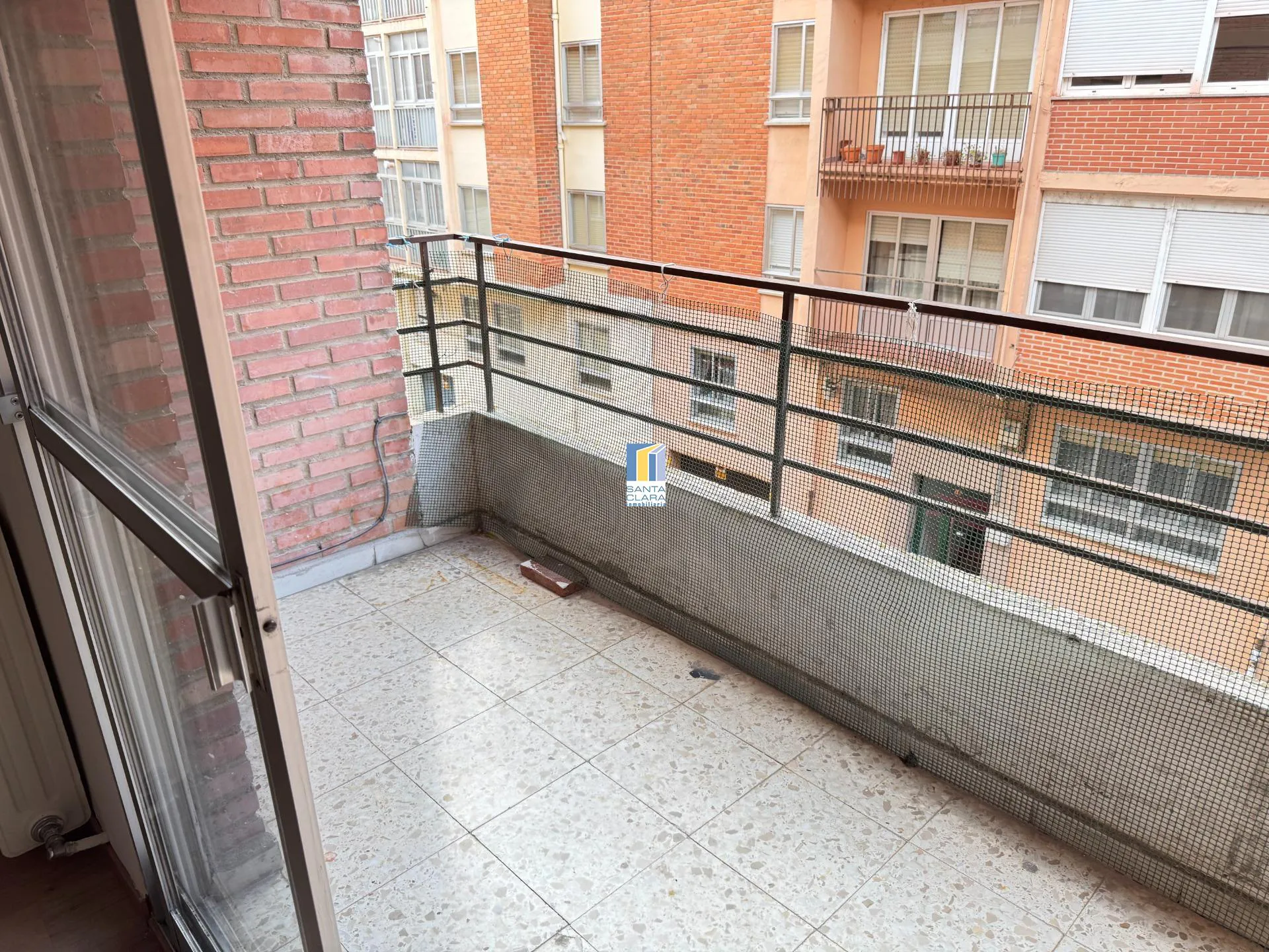 PISO EN VENTA CON 3 DORMITORIOS, TERRAZA Y GARAJE EN ZONA CANDELARIA, ZAMORA - Inmobiliaria Santa Clara en Zamora - Miniatura 3