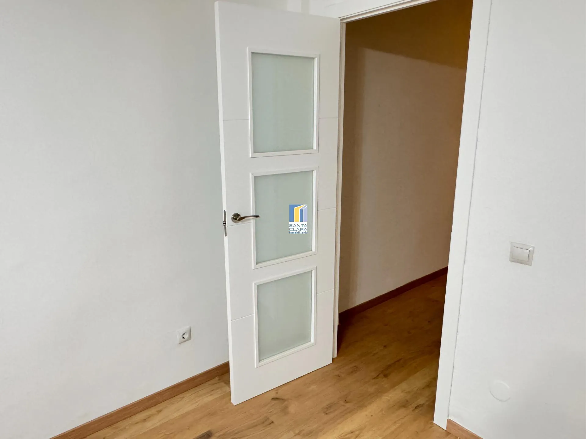 PISO EN VENTA CON 3 DORMITORIOS, TERRAZA Y GARAJE EN ZONA CANDELARIA, ZAMORA - Inmobiliaria Santa Clara en Zamora - Miniatura 4