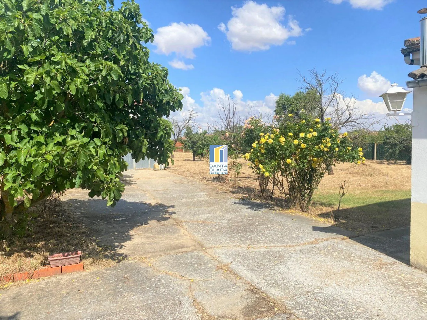 ¡OPORTUNIDAD ÚNICA! CASA CON 3 DORMITORIOS Y PARCELA DE 3.200 METROS EN EL PERDIGÓN - Inmobiliaria Santa Clara en Zamora - Miniatura 2