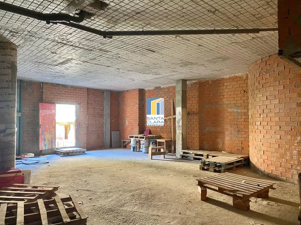 LOCAL COMERCIAL EN VENTA/ ALQUILER JUNTO AL AYUNTAMIENTO, EN PLENO CENTRO DE ZAMORA. - Inmobiliaria Santa Clara en Zamora - Miniatura 2