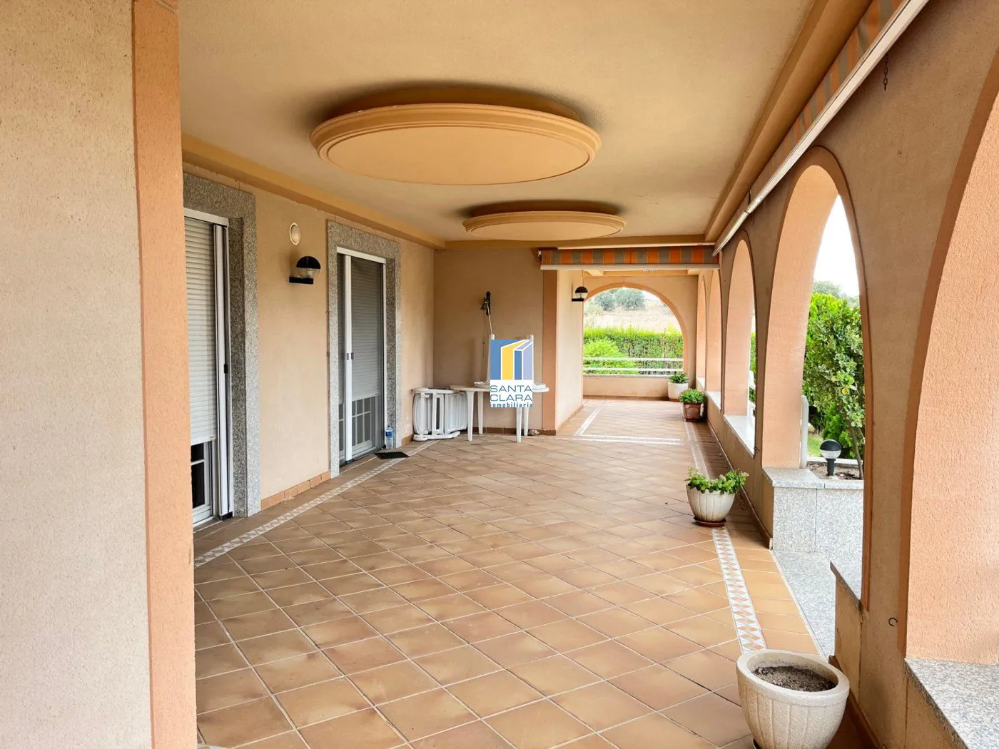 CHALET EN VENTA CON 5 DORMITORIOS, PISCINA, CANCHA DE TENIS Y JARDÍN EN CARRETERA CARRASCAL, ZAMORA. - Inmobiliaria Santa Clara en Zamora - Miniatura 2