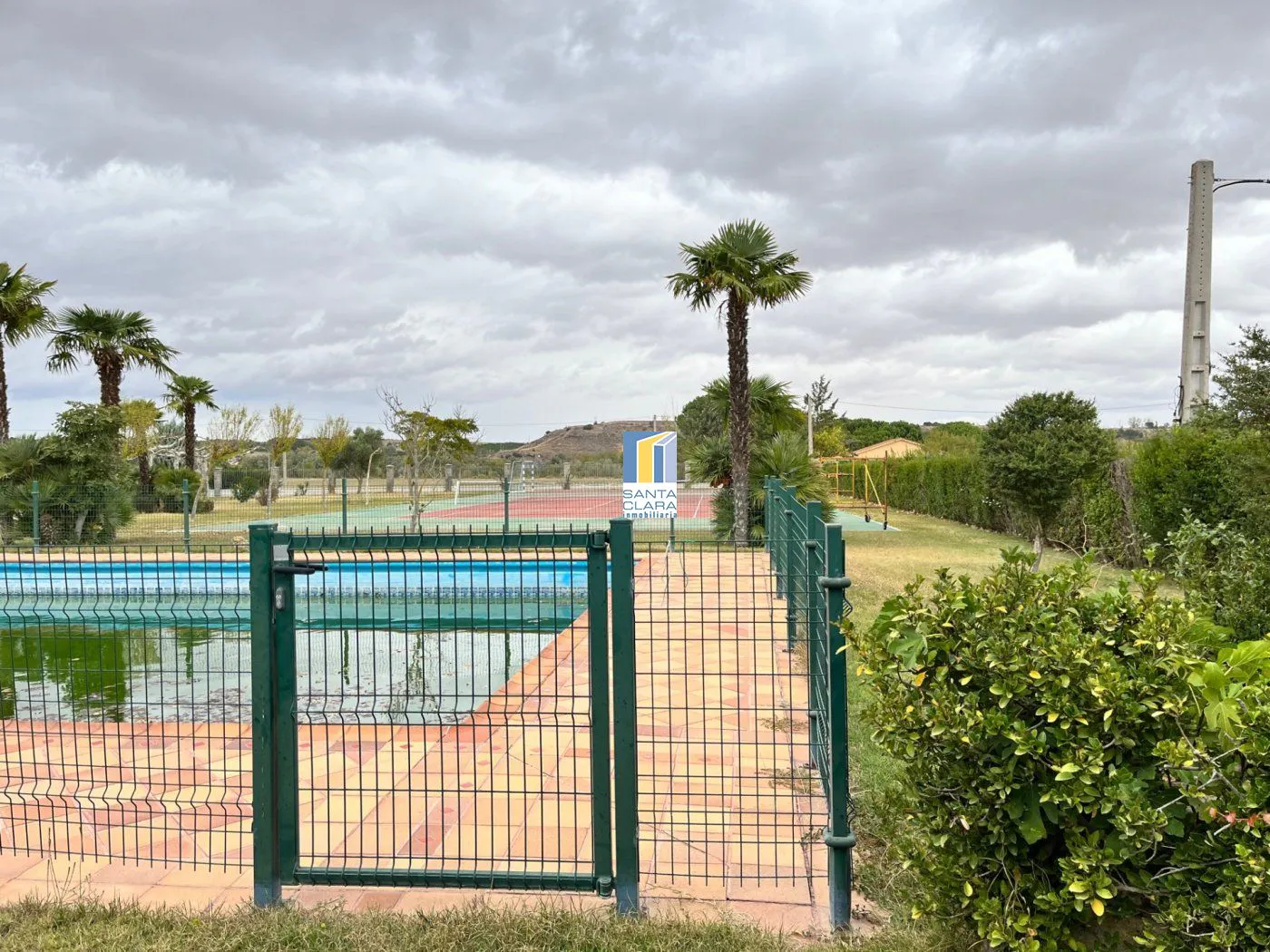 CHALET EN VENTA CON 5 DORMITORIOS, PISCINA, CANCHA DE TENIS Y JARDÍN EN CARRETERA CARRASCAL, ZAMORA. - Inmobiliaria Santa Clara en Zamora - Miniatura 35