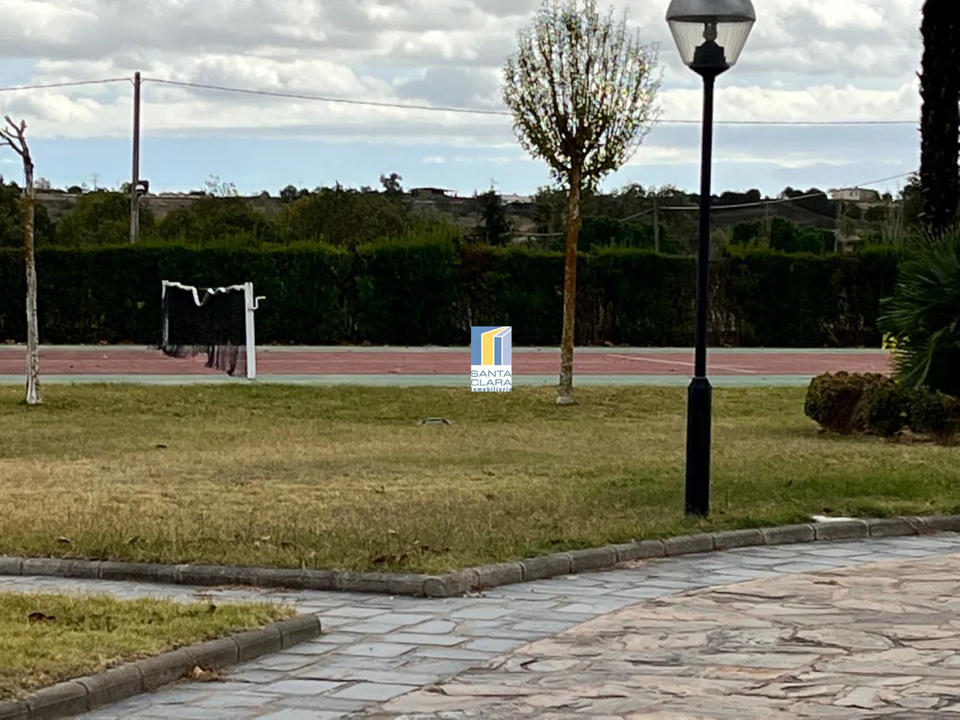 CHALET EN VENTA CON 5 DORMITORIOS, PISCINA, CANCHA DE TENIS Y JARDÍN EN CARRETERA CARRASCAL, ZAMORA. - Inmobiliaria Santa Clara en Zamora - Miniatura 38