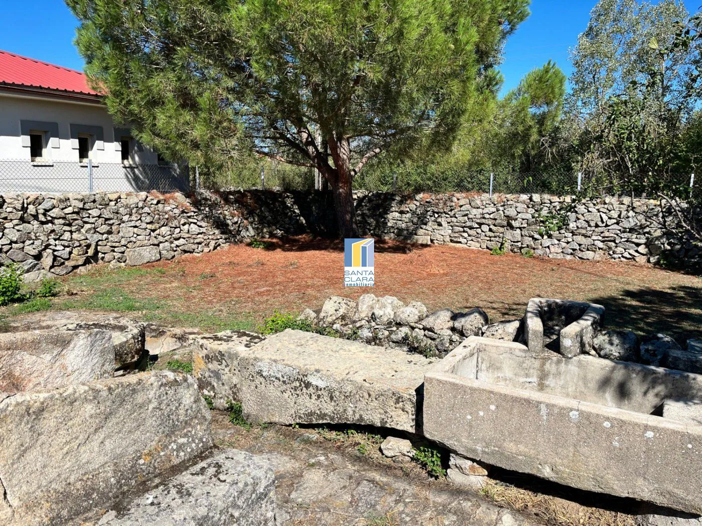 CASA EN VENTA CON 3 DORMITORIOS, GARAJE Y AMPLIO JARDÍN EN MUGA DE SAYAGO, ZAMORA. - Inmobiliaria Santa Clara en Zamora - Miniatura 19