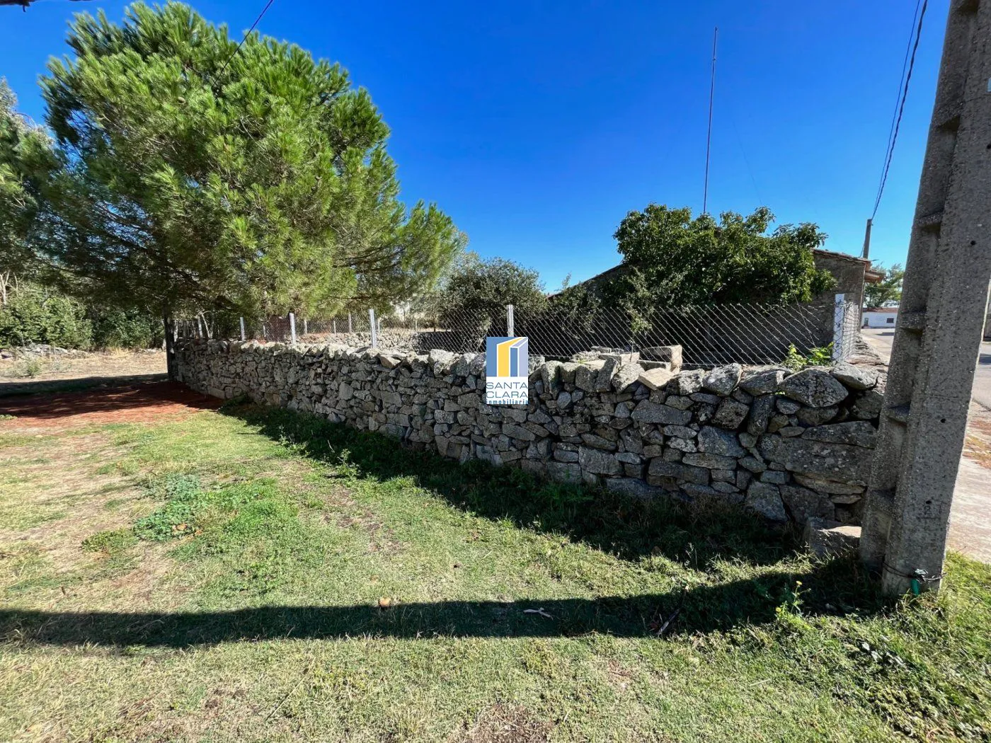 CASA EN VENTA CON 3 DORMITORIOS, GARAJE Y AMPLIO JARDÍN EN MUGA DE SAYAGO, ZAMORA. - Inmobiliaria Santa Clara en Zamora - Miniatura 20