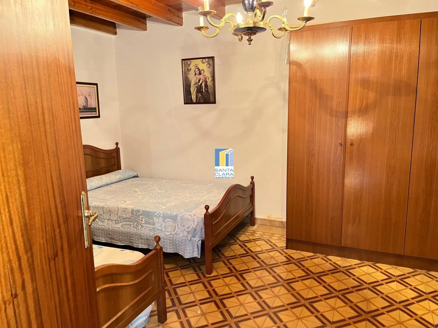 CASA EN VENTA CON 3 DORMITORIOS, GARAJE Y AMPLIO JARDÍN EN MUGA DE SAYAGO, ZAMORA. - Inmobiliaria Santa Clara en Zamora - Miniatura 5