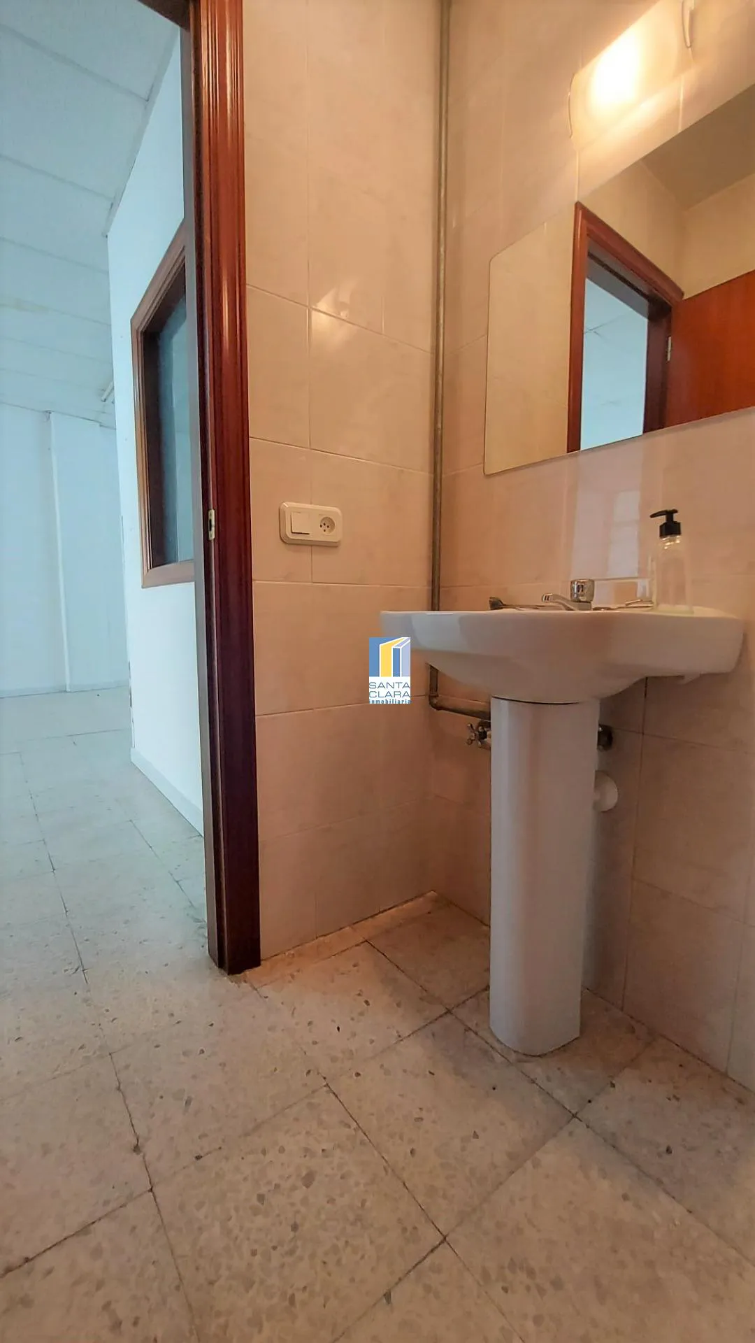 LOCAL COMERCIAL EN ALQUILER CON ASEO Y AMPLIO PATIO EN EL CENTRO DE ZAMORA. - Inmobiliaria Santa Clara en Zamora - Miniatura 10