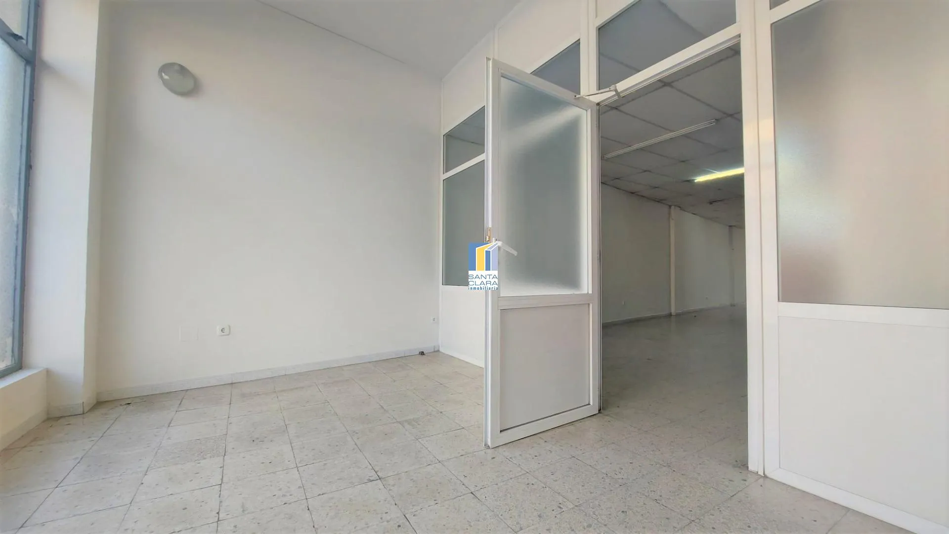 LOCAL COMERCIAL EN ALQUILER CON ASEO Y AMPLIO PATIO EN EL CENTRO DE ZAMORA. - Inmobiliaria Santa Clara en Zamora - Miniatura 12