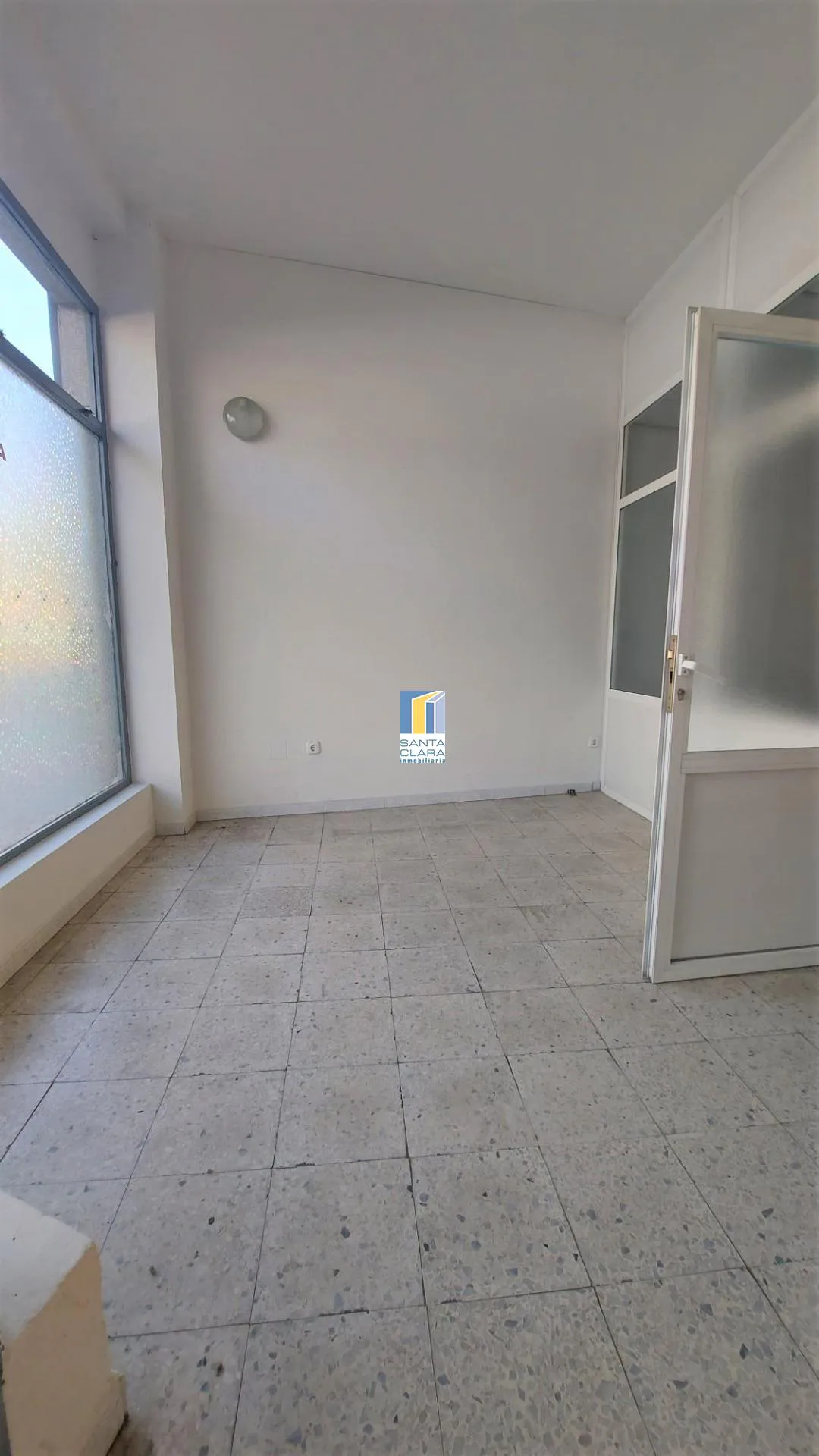 LOCAL COMERCIAL EN ALQUILER CON ASEO Y AMPLIO PATIO EN EL CENTRO DE ZAMORA. - Inmobiliaria Santa Clara en Zamora - Miniatura 13