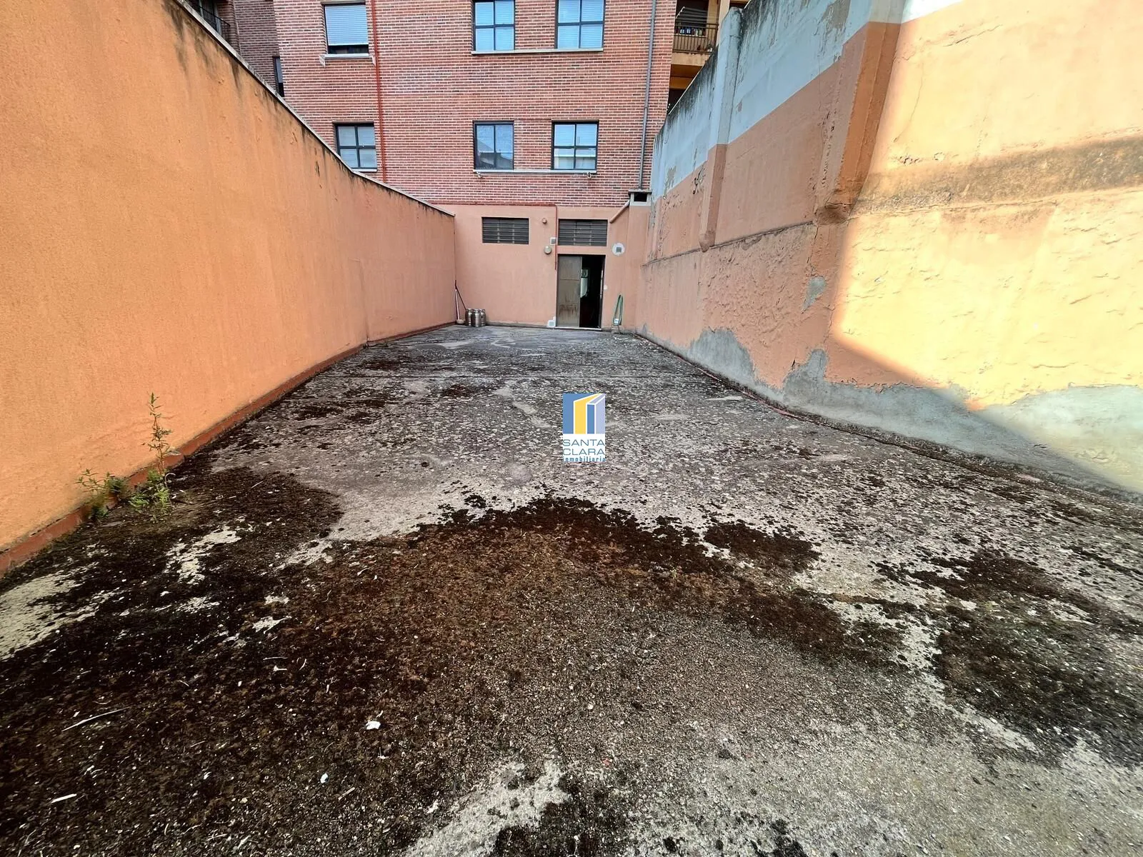 LOCAL COMERCIAL EN ALQUILER CON ASEO Y AMPLIO PATIO EN EL CENTRO DE ZAMORA. - Inmobiliaria Santa Clara en Zamora - Miniatura 14