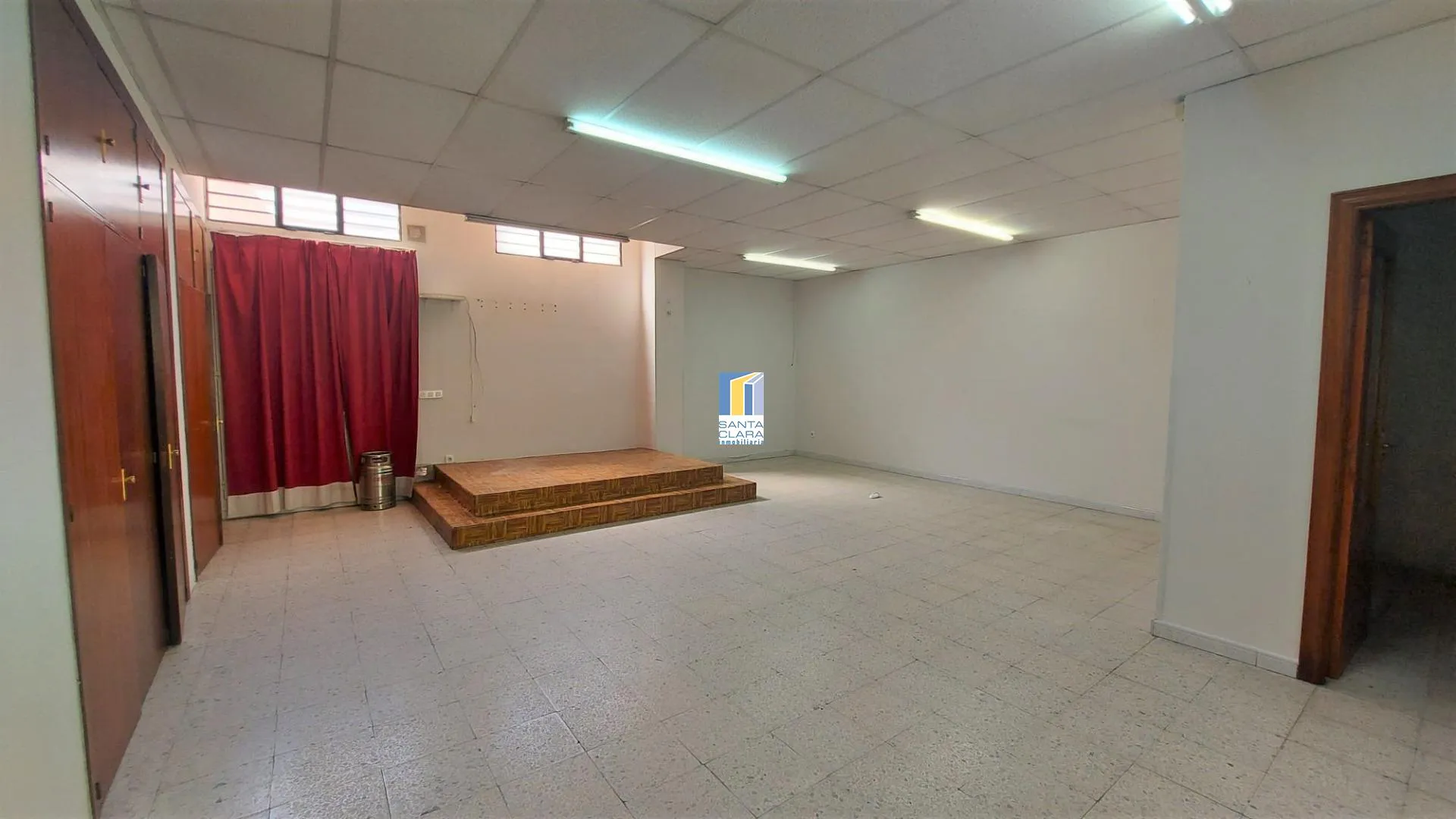 LOCAL COMERCIAL EN ALQUILER CON ASEO Y AMPLIO PATIO EN EL CENTRO DE ZAMORA. - Inmobiliaria Santa Clara en Zamora - Miniatura 2