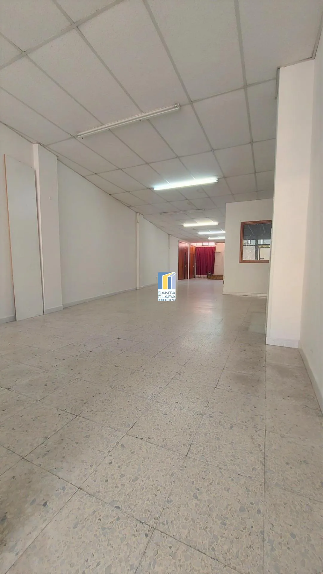 LOCAL COMERCIAL EN ALQUILER CON ASEO Y AMPLIO PATIO EN EL CENTRO DE ZAMORA. - Inmobiliaria Santa Clara en Zamora - Miniatura 3
