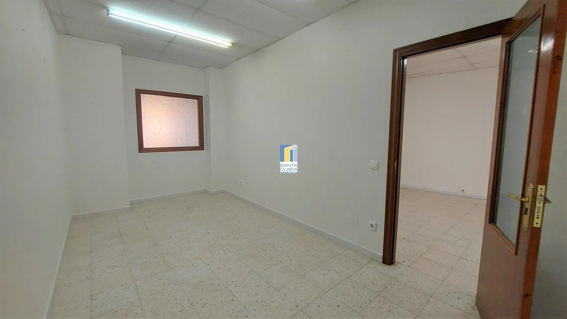 LOCAL COMERCIAL EN ALQUILER CON ASEO Y AMPLIO PATIO EN EL CENTRO DE ZAMORA. - Inmobiliaria Santa Clara en Zamora - Miniatura 4