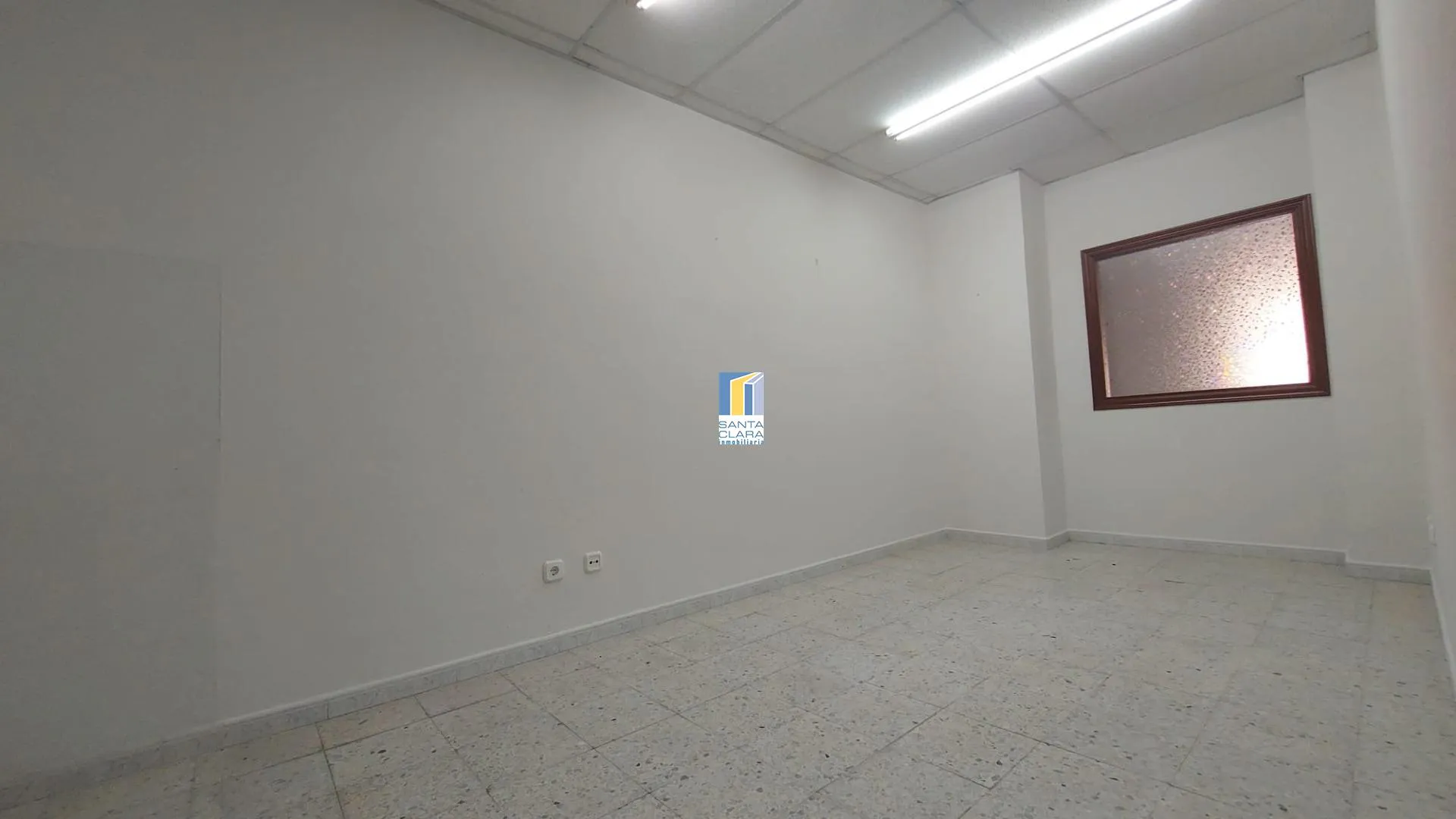 LOCAL COMERCIAL EN ALQUILER CON ASEO Y AMPLIO PATIO EN EL CENTRO DE ZAMORA. - Inmobiliaria Santa Clara en Zamora - Miniatura 5