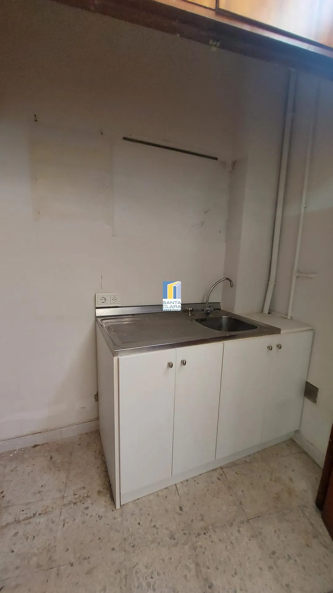 LOCAL COMERCIAL EN ALQUILER CON ASEO Y AMPLIO PATIO EN EL CENTRO DE ZAMORA. - Inmobiliaria Santa Clara en Zamora - Miniatura 8