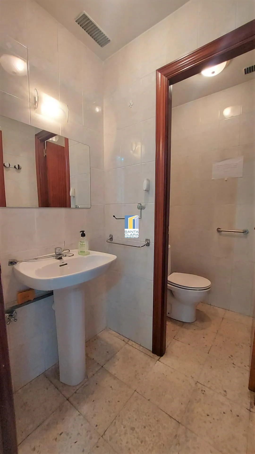 LOCAL COMERCIAL EN ALQUILER CON ASEO Y AMPLIO PATIO EN EL CENTRO DE ZAMORA. - Inmobiliaria Santa Clara en Zamora - Miniatura 9