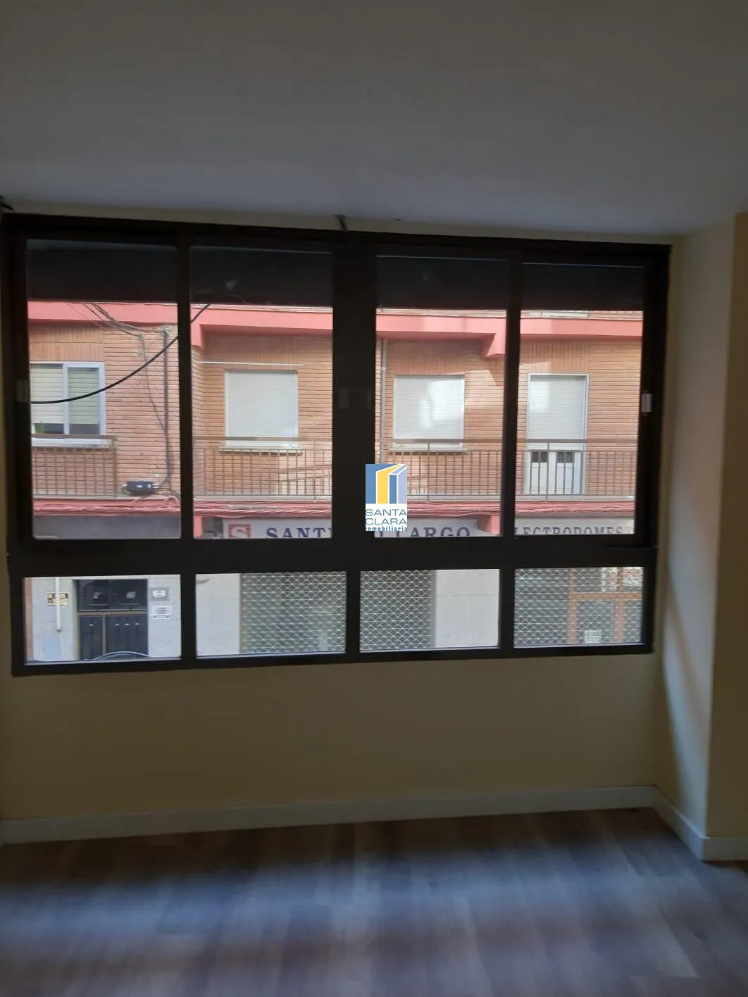 OFICINA EN VENTA CON VISTAS A LA CALLE EN AVENIDA TRES CRUCES, PLENO CENTRO DE ZAMORA - Inmobiliaria Santa Clara en Zamora - Miniatura 2