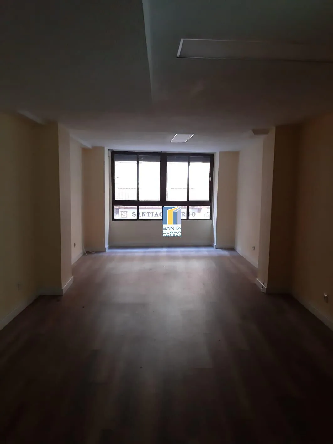 OFICINA EN VENTA CON VISTAS A LA CALLE EN AVENIDA TRES CRUCES, PLENO CENTRO DE ZAMORA - Inmobiliaria Santa Clara en Zamora - Miniatura 4