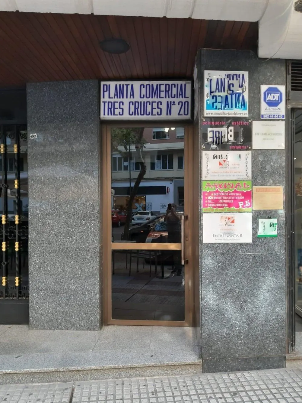 OFICINA EN VENTA CON VISTAS A LA CALLE EN AVENIDA TRES CRUCES, PLENO CENTRO DE ZAMORA - Inmobiliaria Santa Clara en Zamora - Miniatura 9